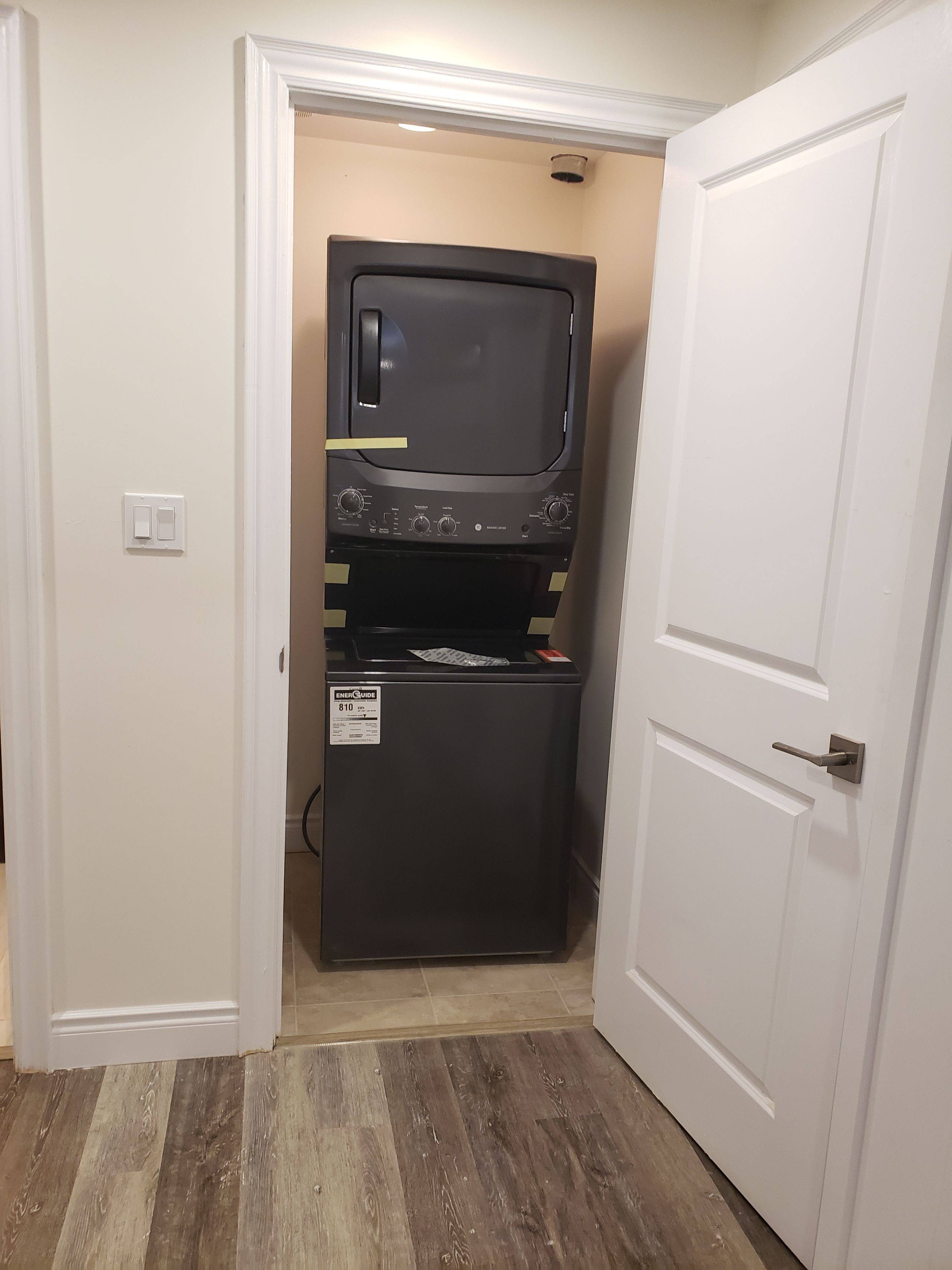 Bradford West Gwillimbury, ON L3Z 0X1,58 Gibson CIR #Lower
