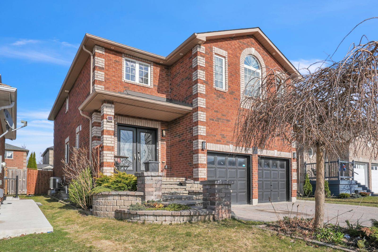 7 Michelle DR, Barrie, ON L4N 5Y1