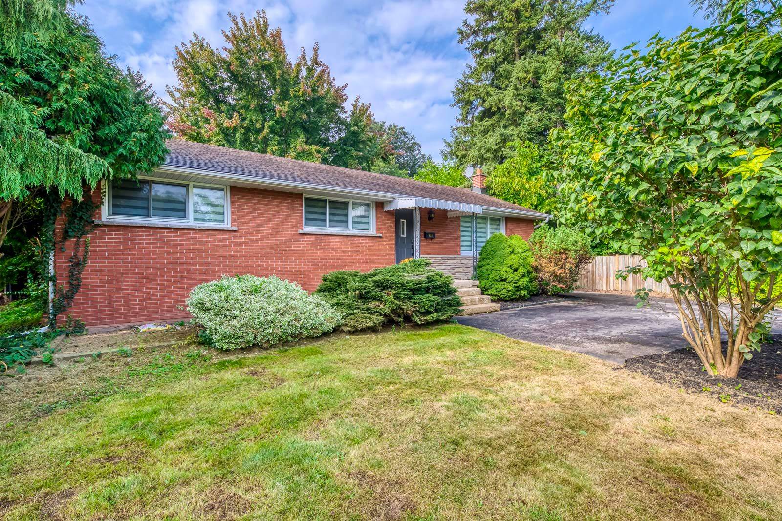 Burlington, ON L7L 2P8,428 Henderson RD