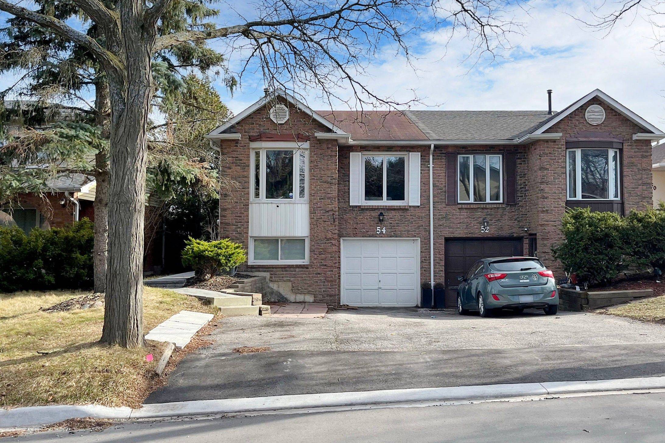 54 Habitant DR, Toronto W05, ON M9M 2P1