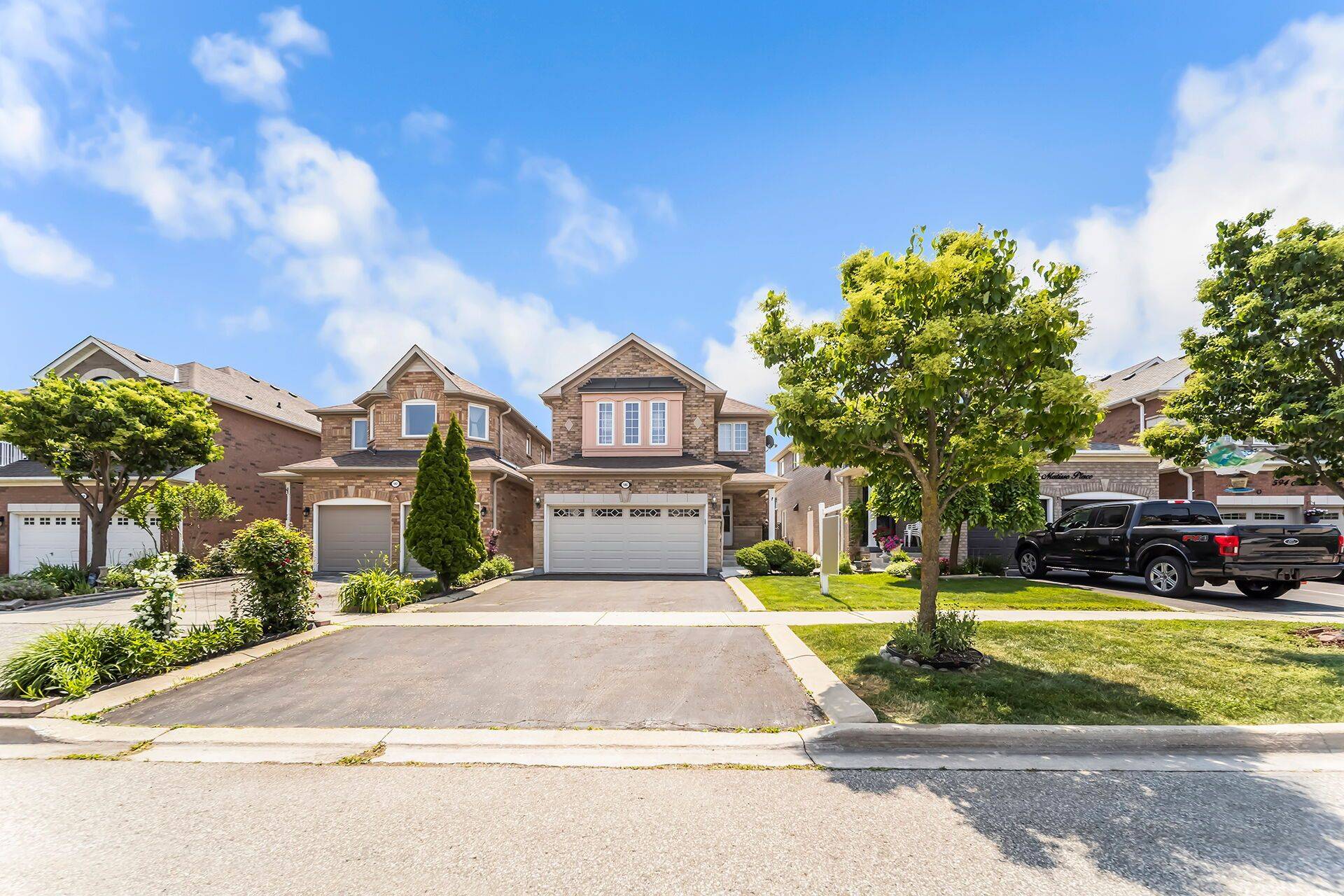586 Matisse PL, Mississauga, ON L5W 1M2