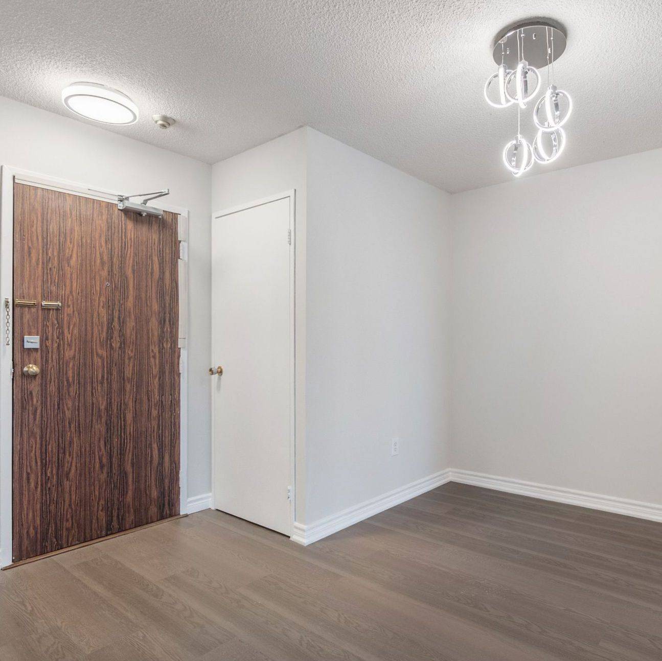 Brampton, ON L6T 3X9,17 Knightsbridge RD #506