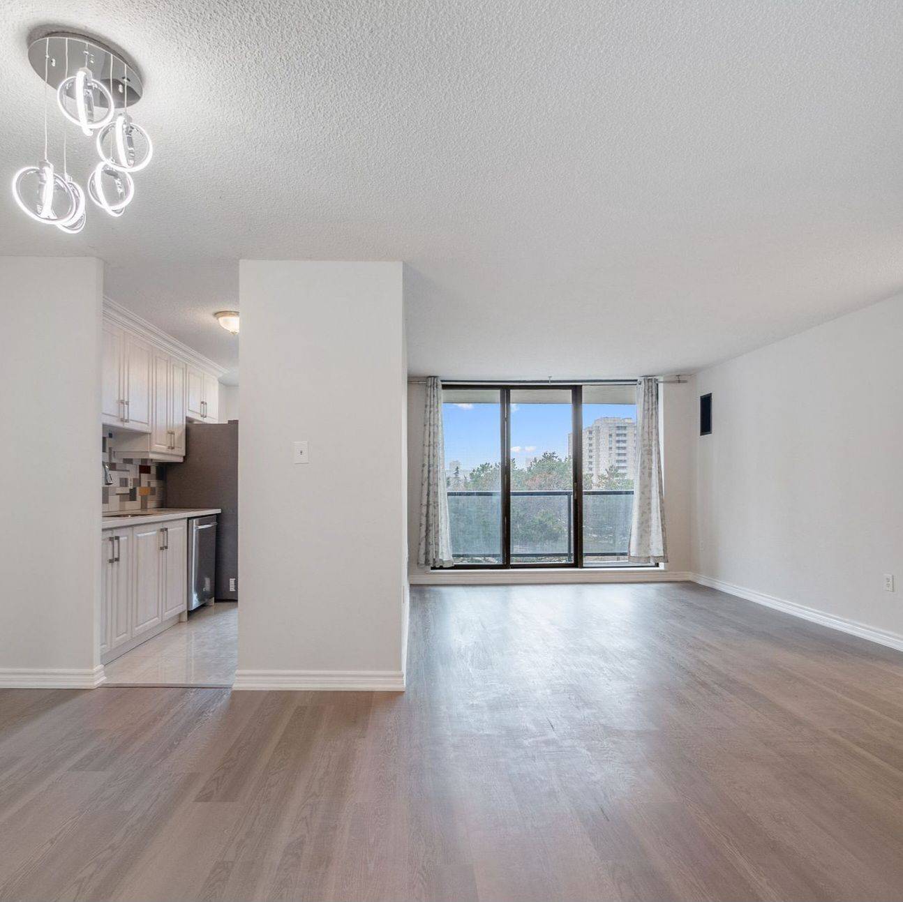 Brampton, ON L6T 3X9,17 Knightsbridge RD #506