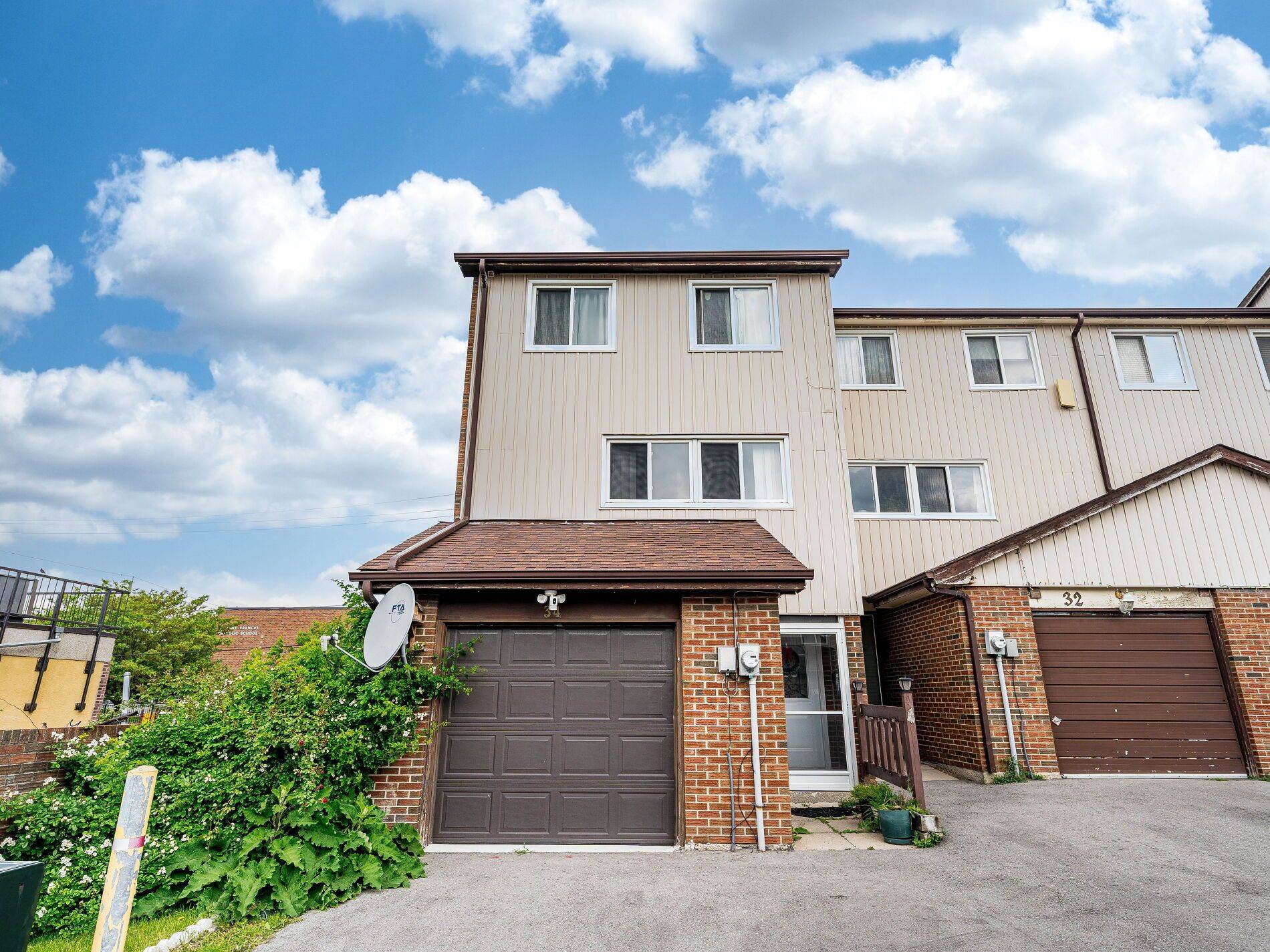 34 San Roberto WAY #1, Toronto W05, ON M3L 2J5