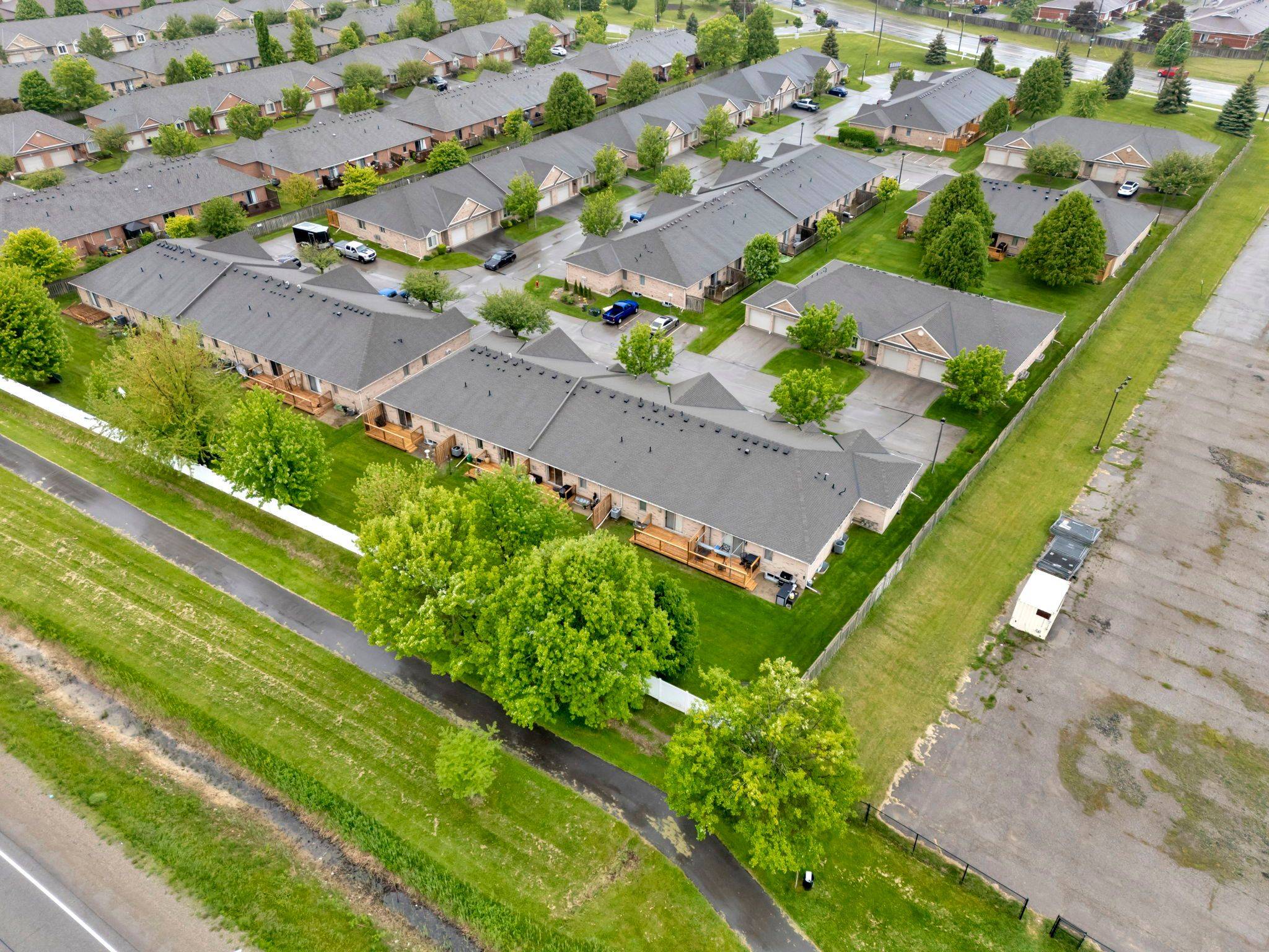 Brantford, ON N3R 0A1,385 Park RD N #29
