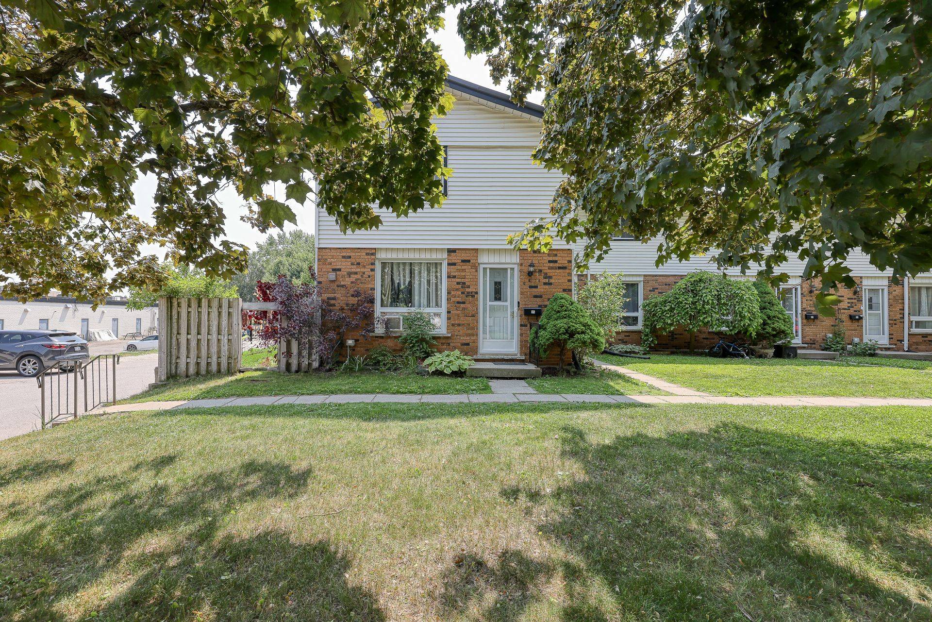 Tillsonburg, ON N4G 4K7,15 Devonshire AVE #7