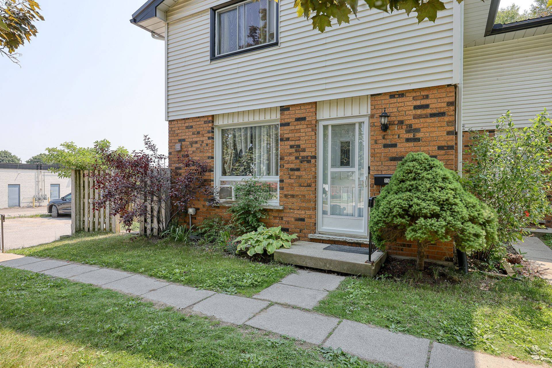Tillsonburg, ON N4G 4K7,15 Devonshire AVE #7