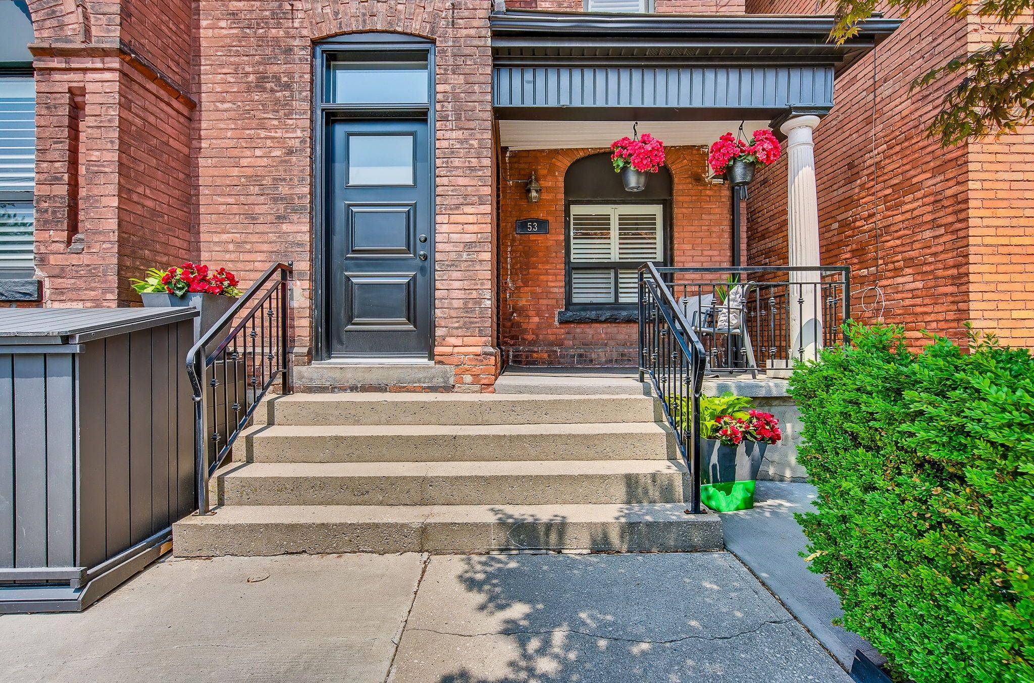 Hamilton, ON L8L 3E0,53 Murray ST E