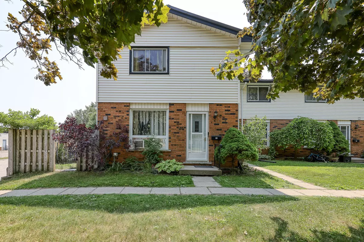 Tillsonburg, ON N4G 4K7,15 Devonshire AVE #7