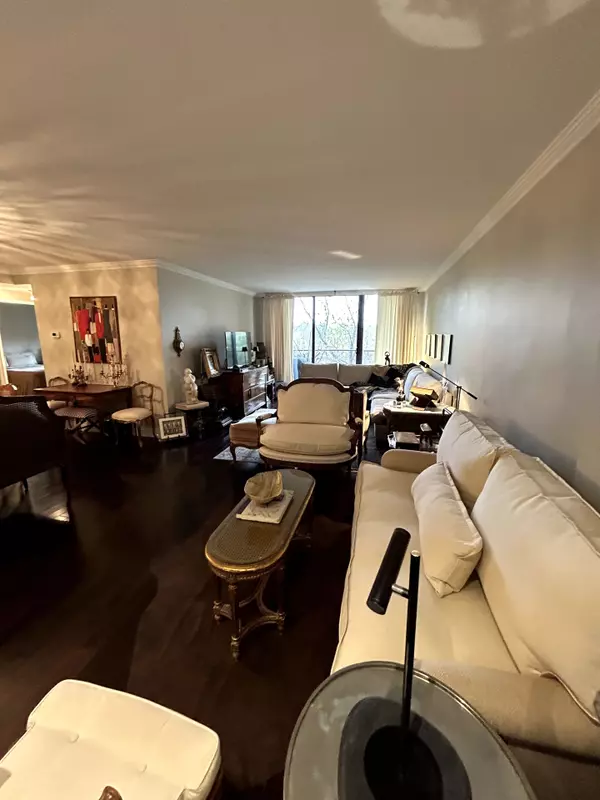 Toronto C03, ON M5P 1R6,350 Lonsdale RD #614