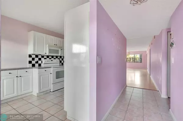Lake Worth, FL 33467,7650 Tahiti Lane #102