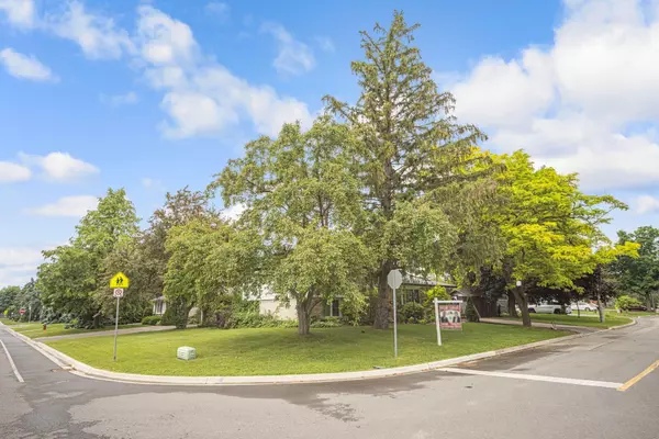 2 Chesterfield RD, Brampton, ON L6W 1K9