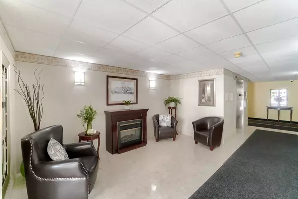 Burlington, ON L7T 4K8,216 Plains RD W #A304
