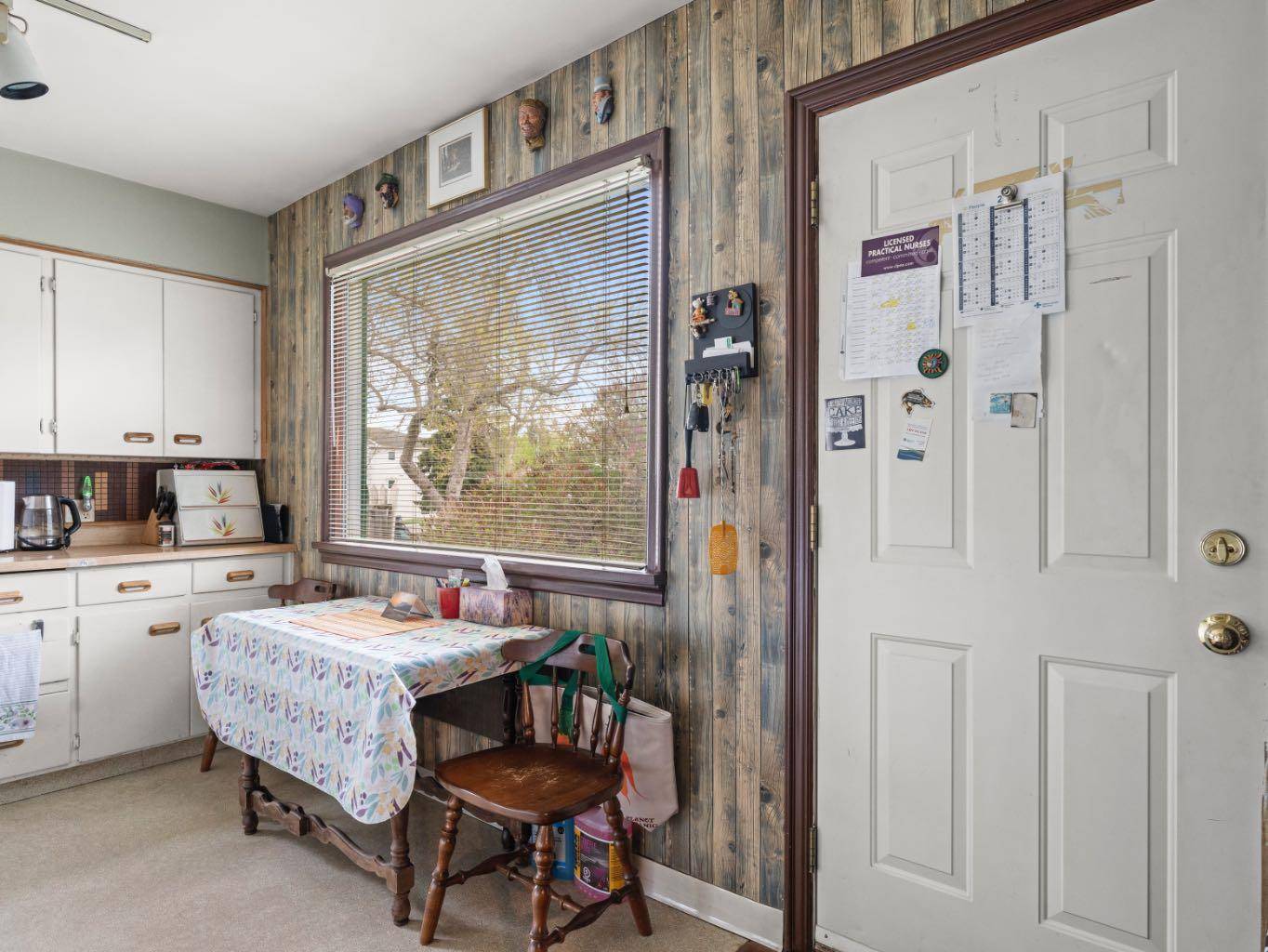 Calgary, AB T2M 2C9,214 26 AVE NW