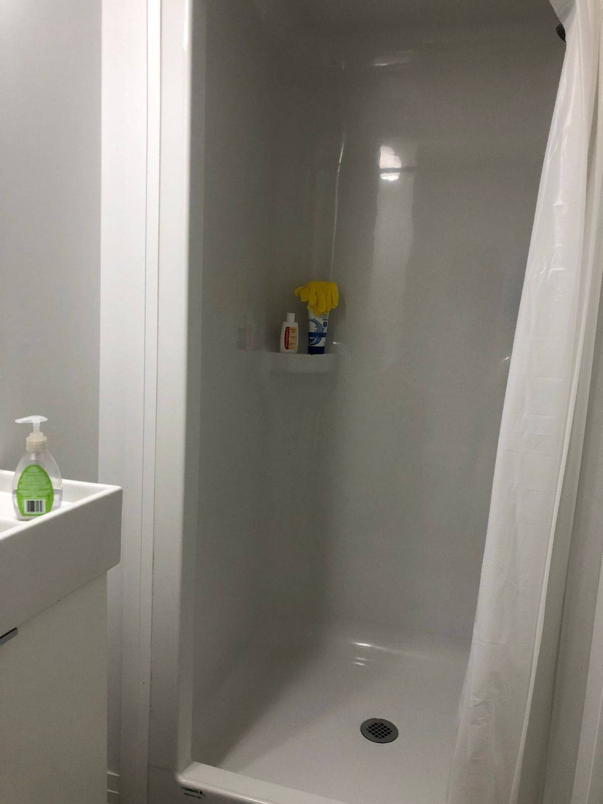 Oshawa, ON L1G 0C1,1900 Simcoe ST N #204