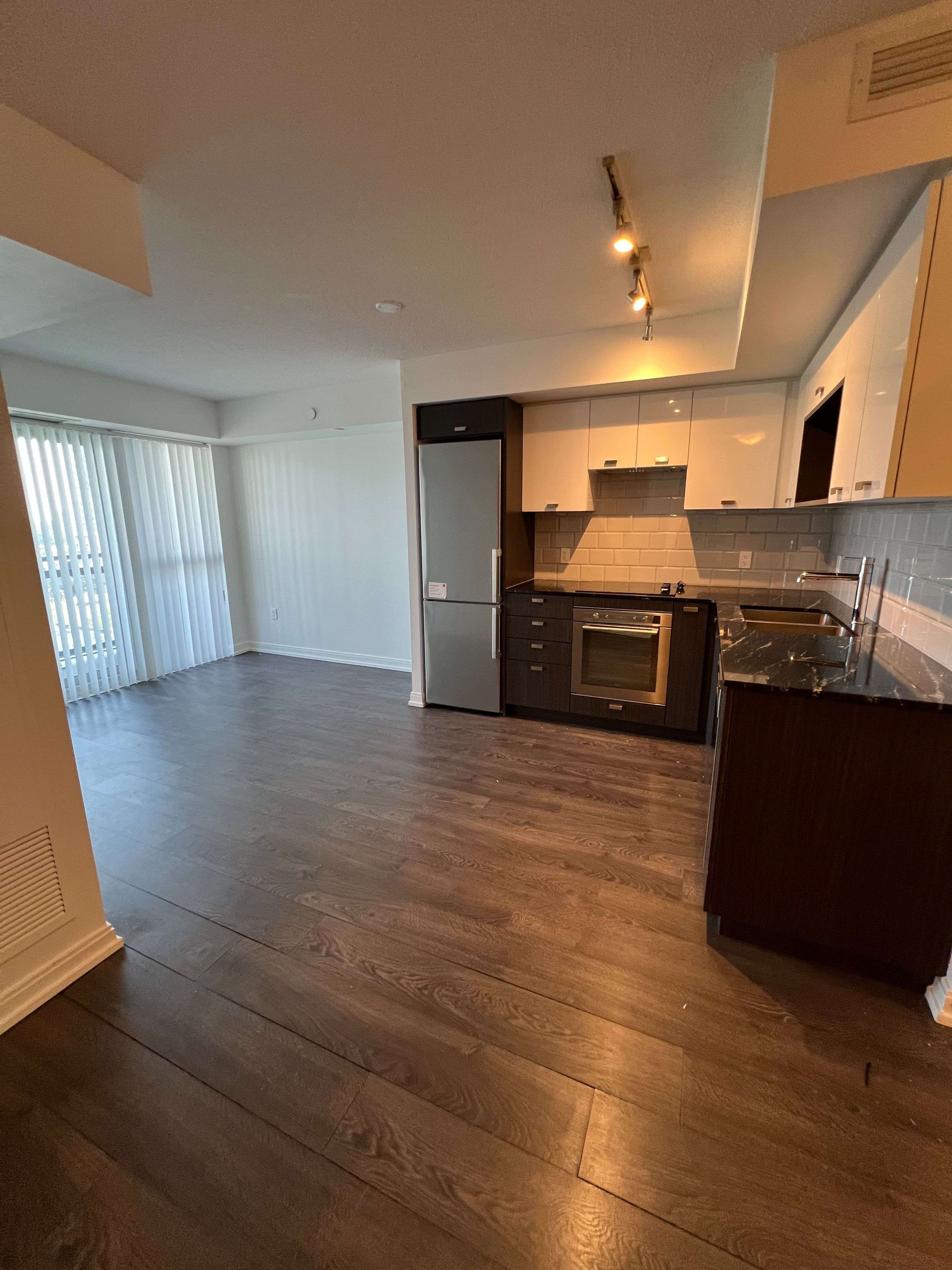 Toronto E07, ON M1S 0L1,275 Village Green SQ #925