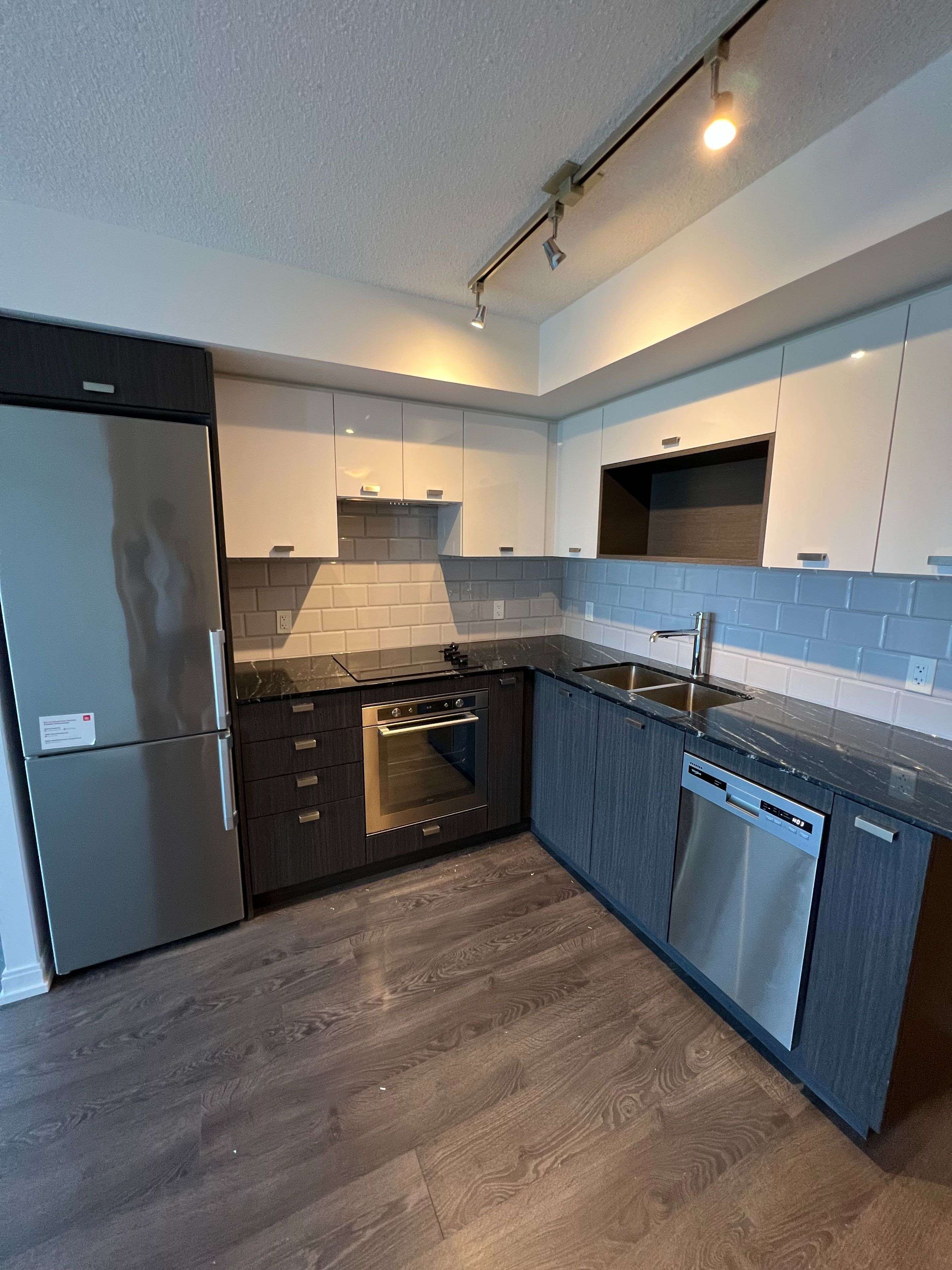 Toronto E07, ON M1S 0L1,275 Village Green SQ #925
