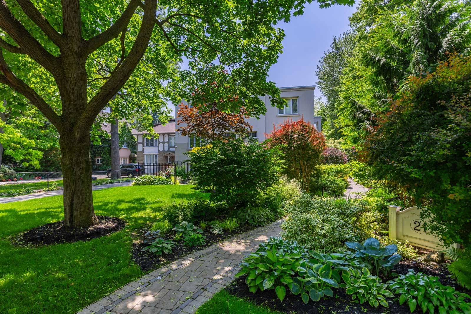 Toronto E02, ON M4E 1Y8,21 Benlamond AVE #4