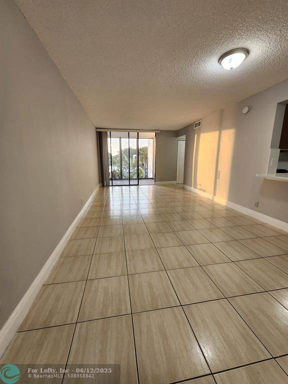 Oakland Park, FL 33309,212 Lake Point Dr  #211