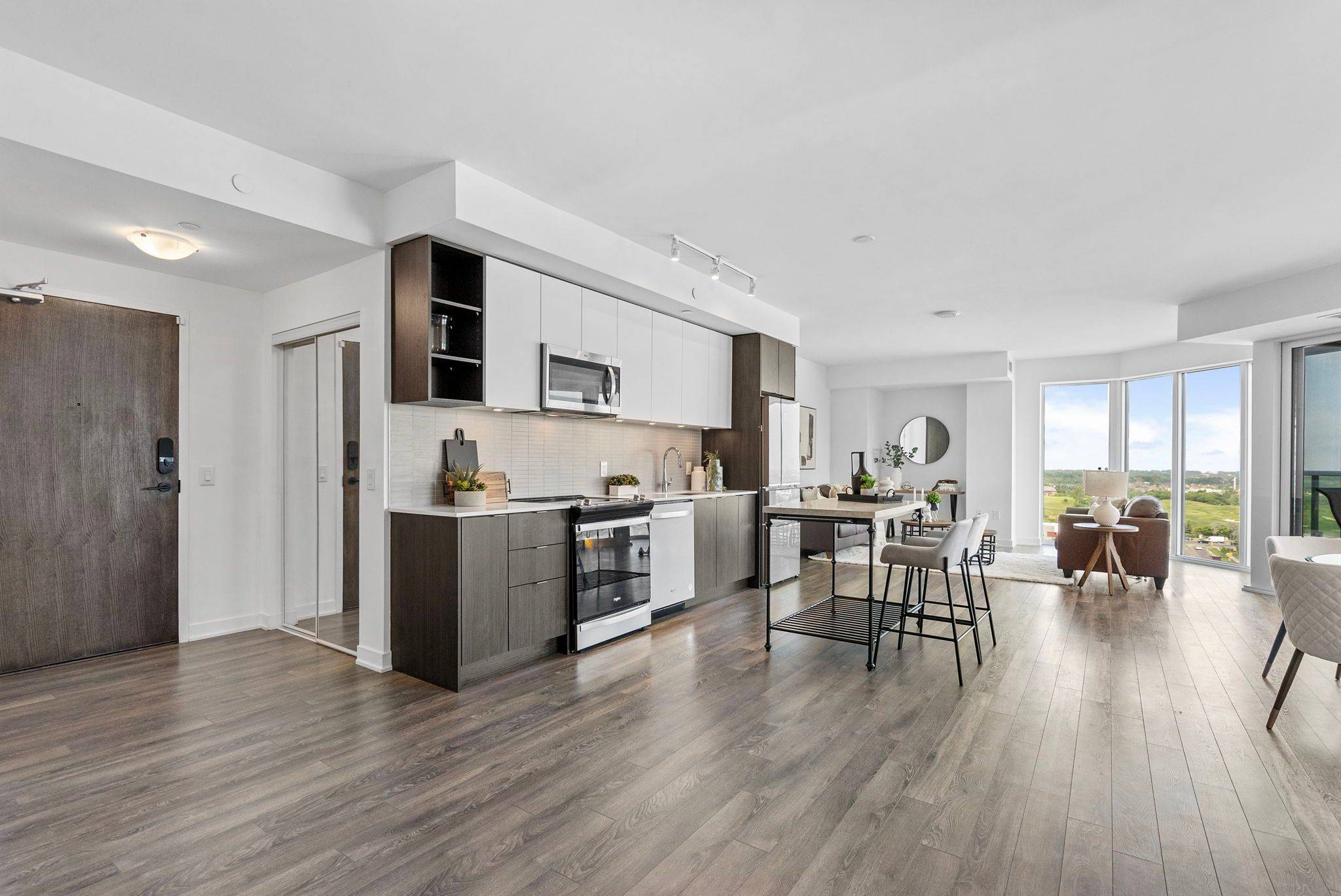 Vaughan, ON L6A 5B9,100 Eagle Rock WAY #1005
