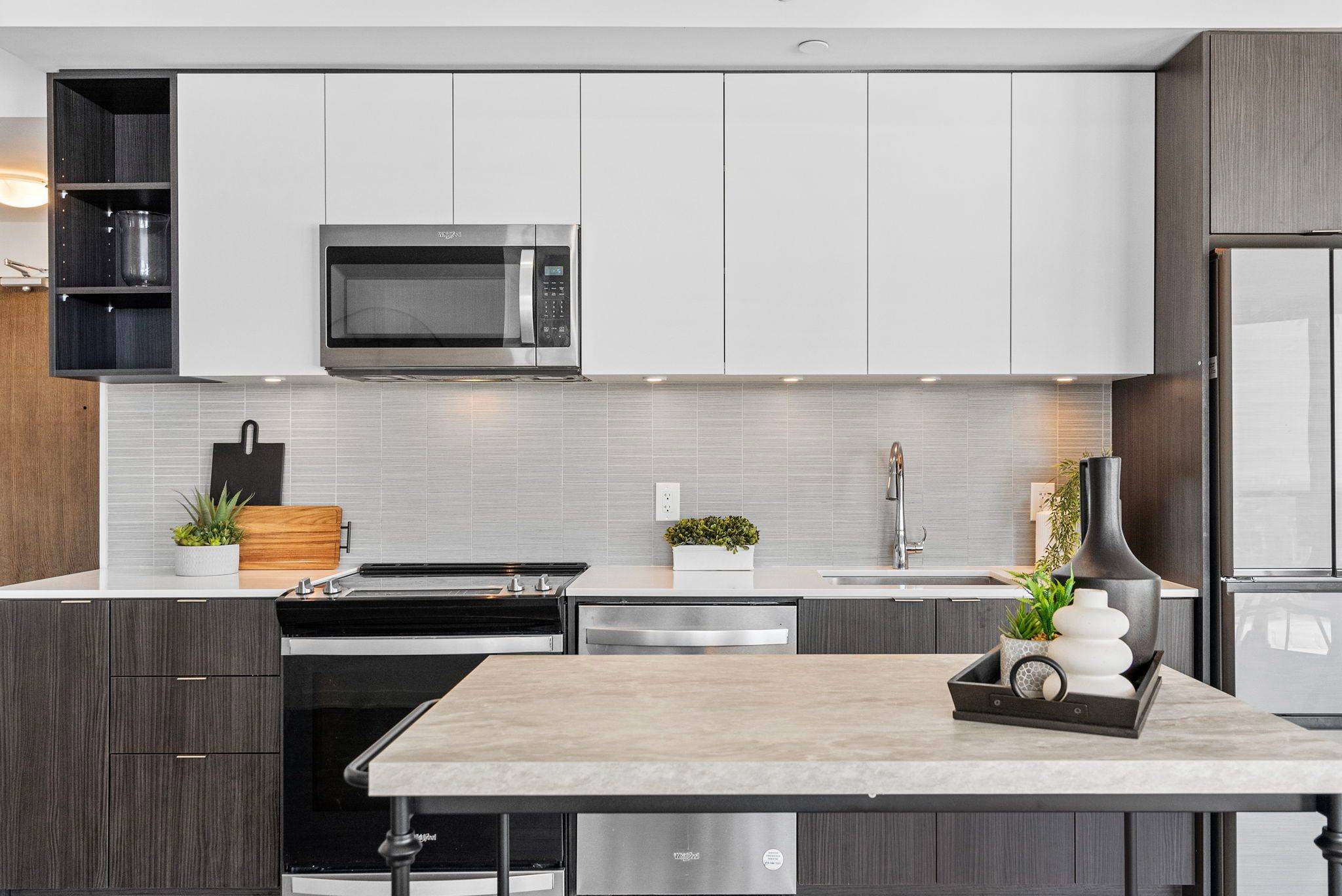 Vaughan, ON L6A 5B9,100 Eagle Rock WAY #1005