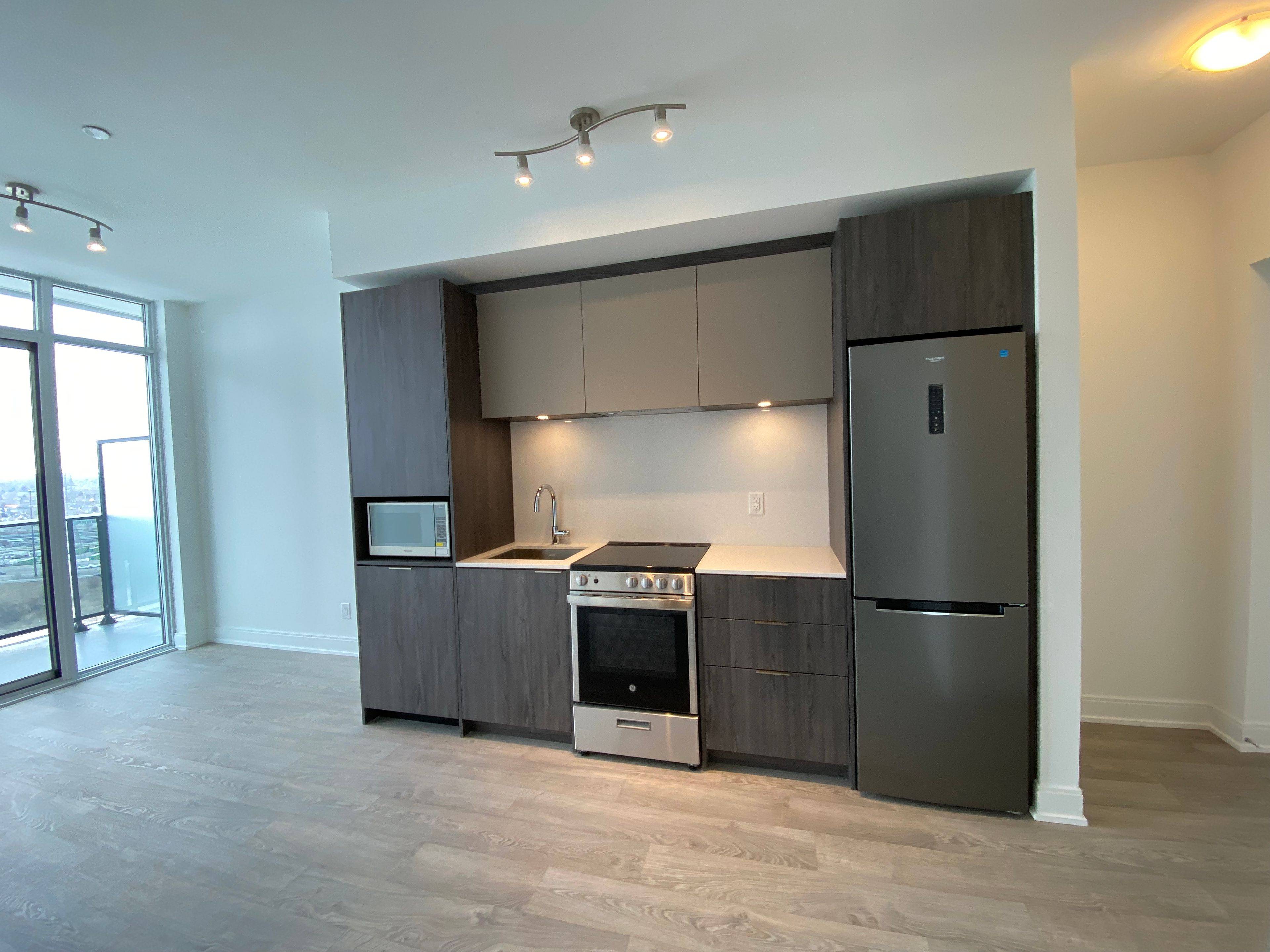 Toronto W06, ON M8V 0G2,70 ANNIE CRAIG DR #2101