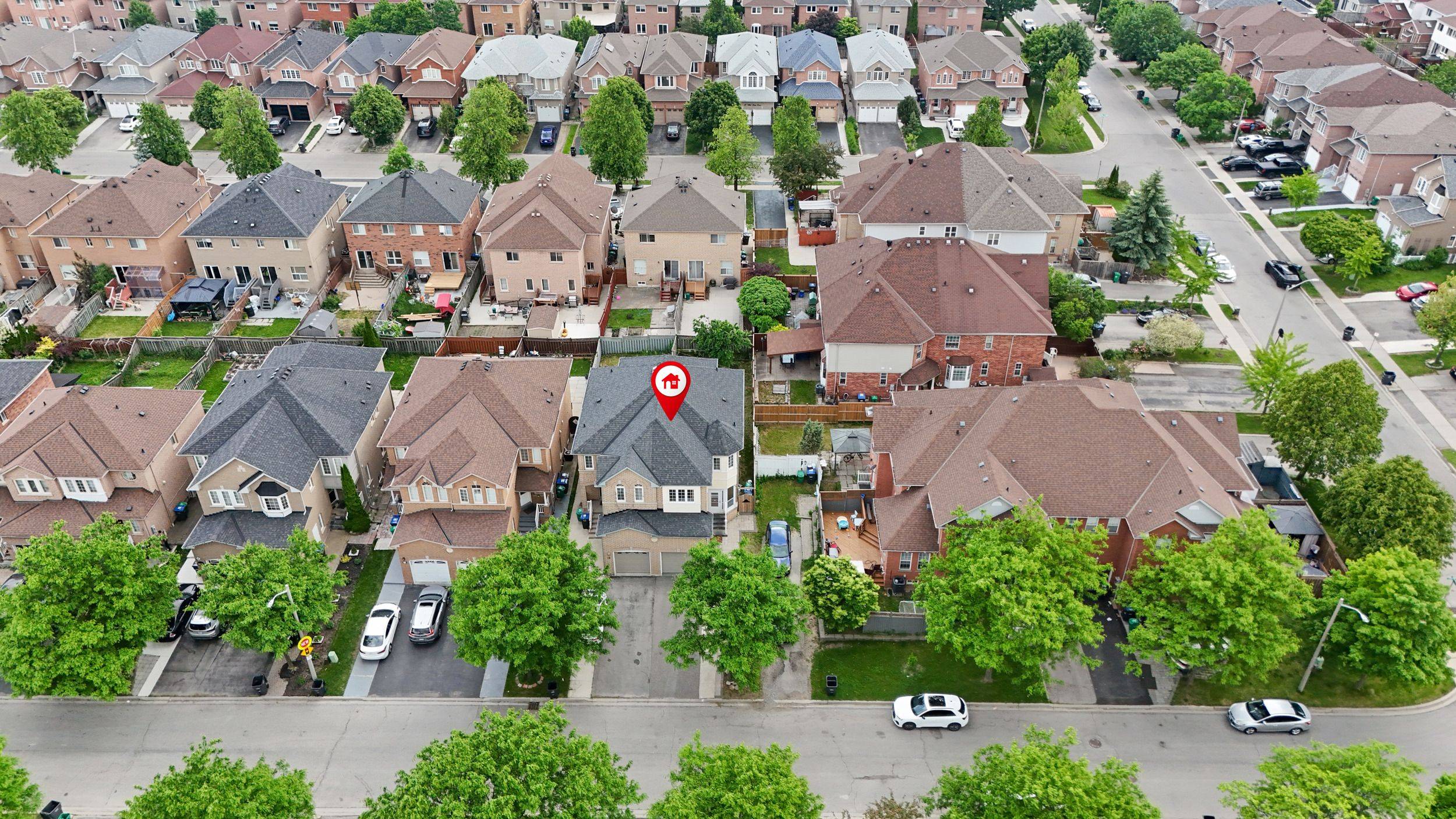 Brampton, ON L6R 1X7,8 Coachwhip RD