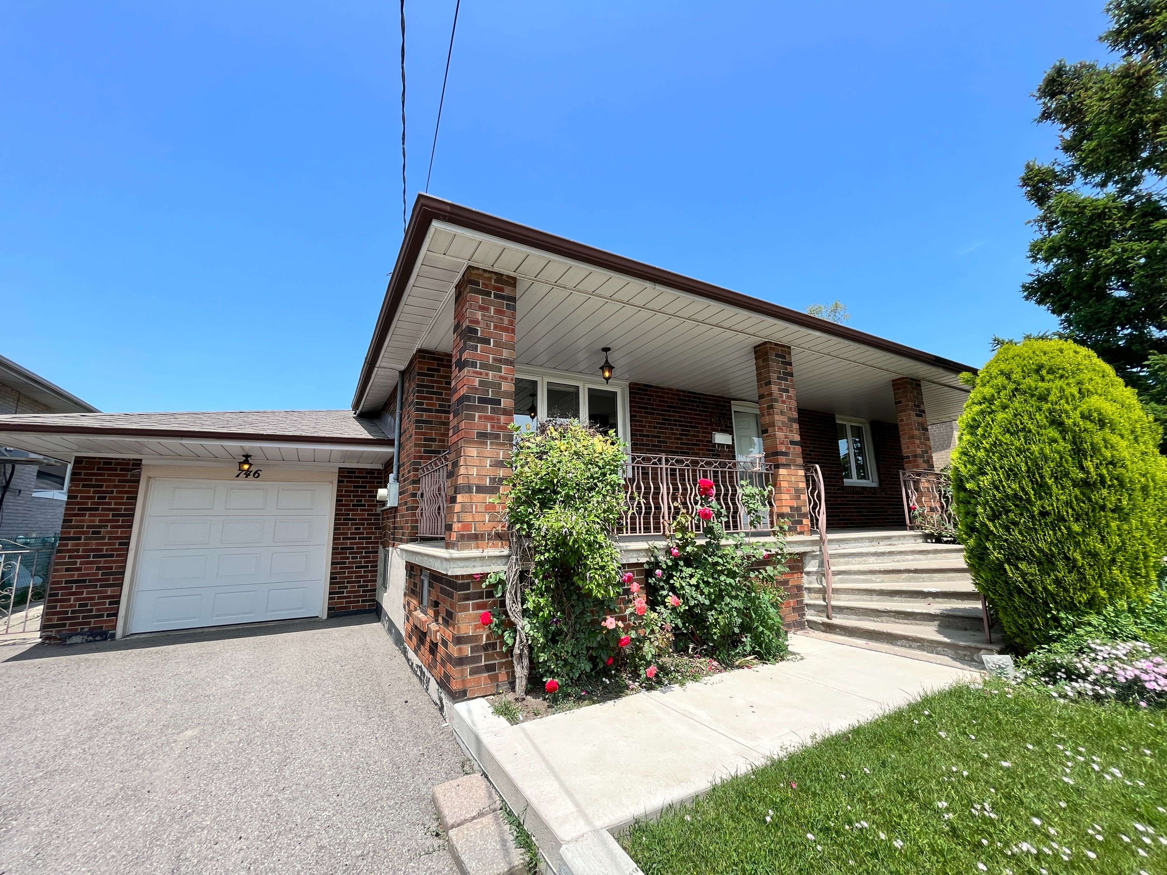 746 Glengrove AVE, Toronto W04, ON M6B 2J6