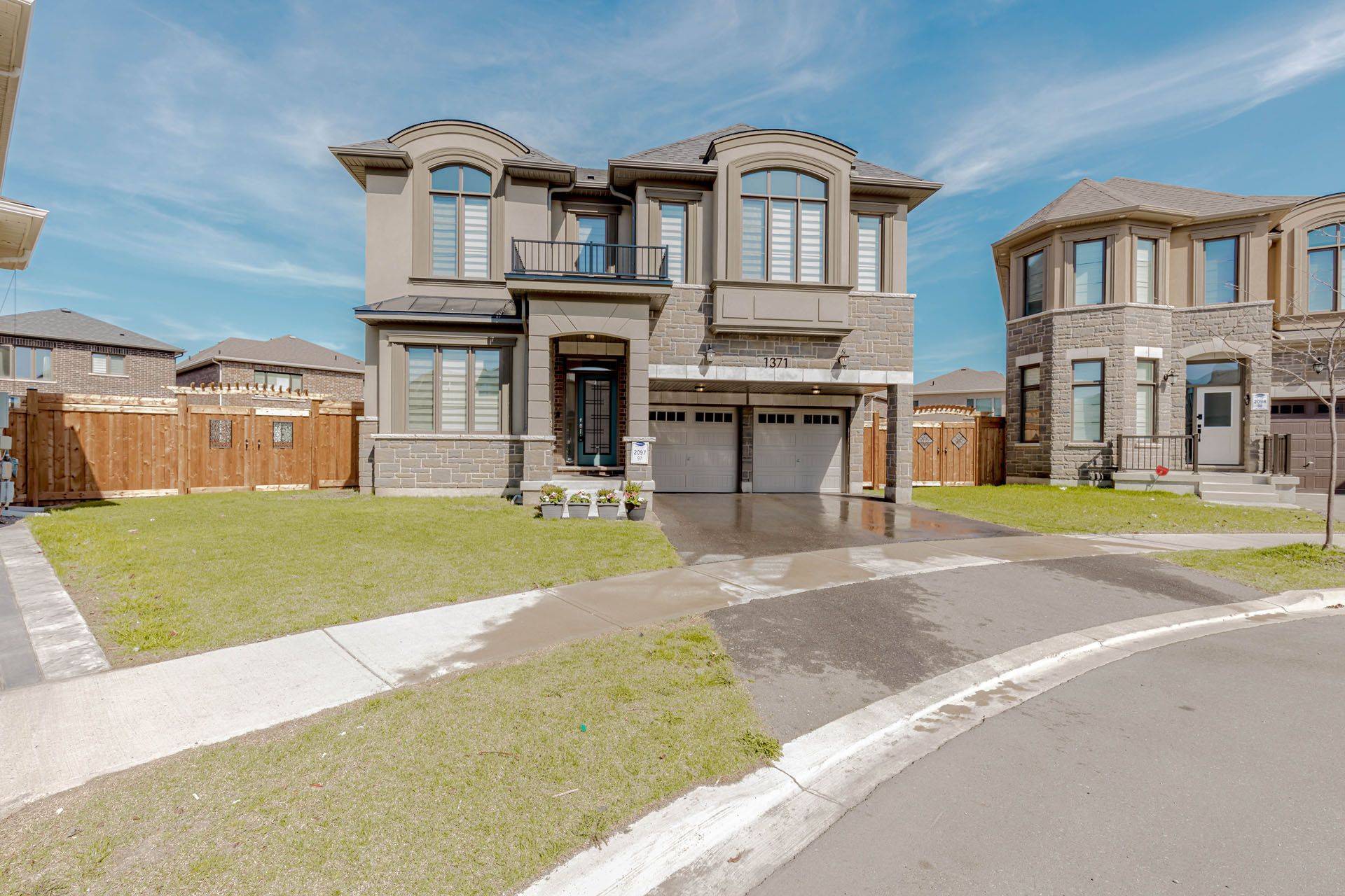 Milton, ON L9E 1X1,1371 Lobelia CRES