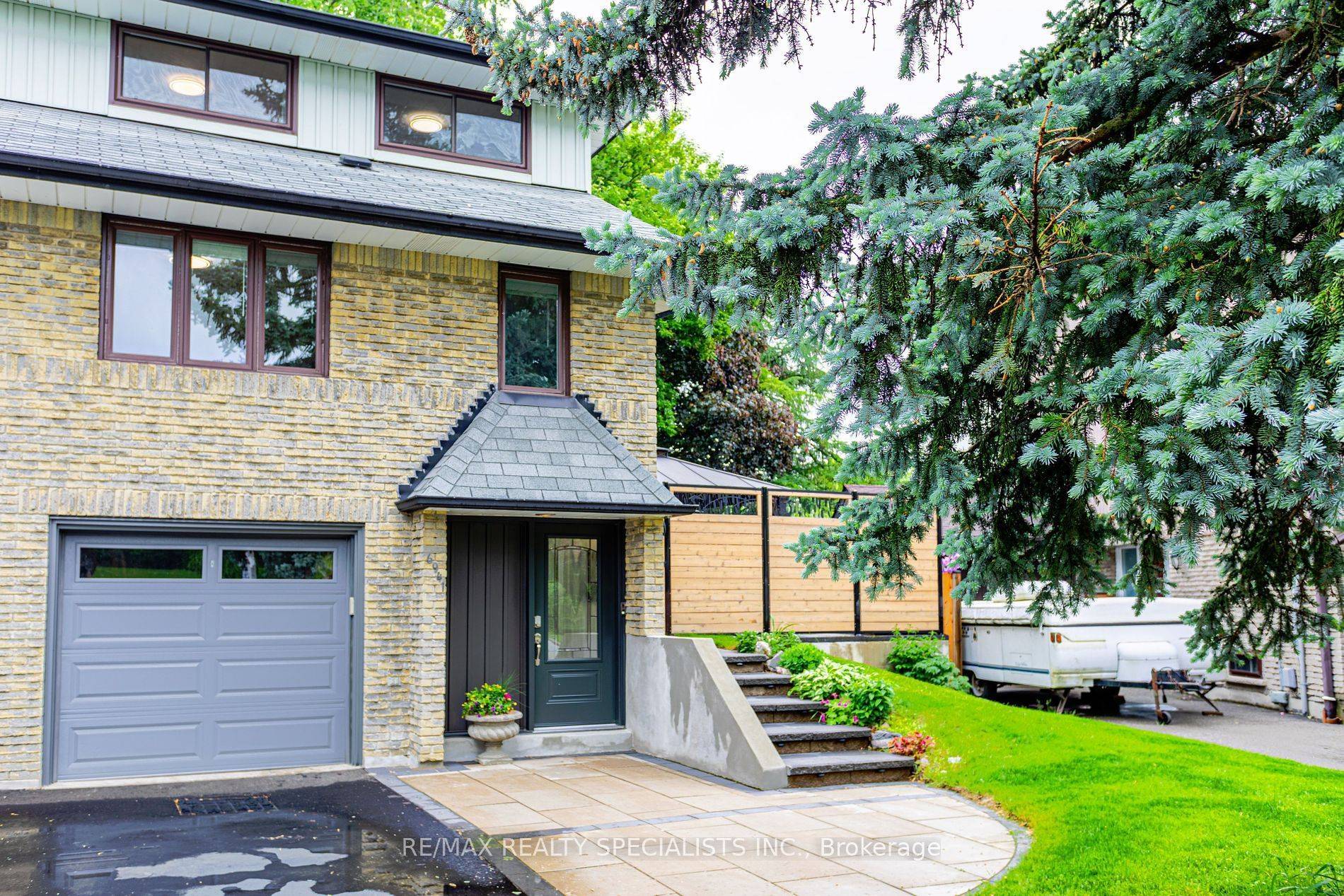 6941 Cherbourg GDNS, Mississauga, ON L5N 1M9