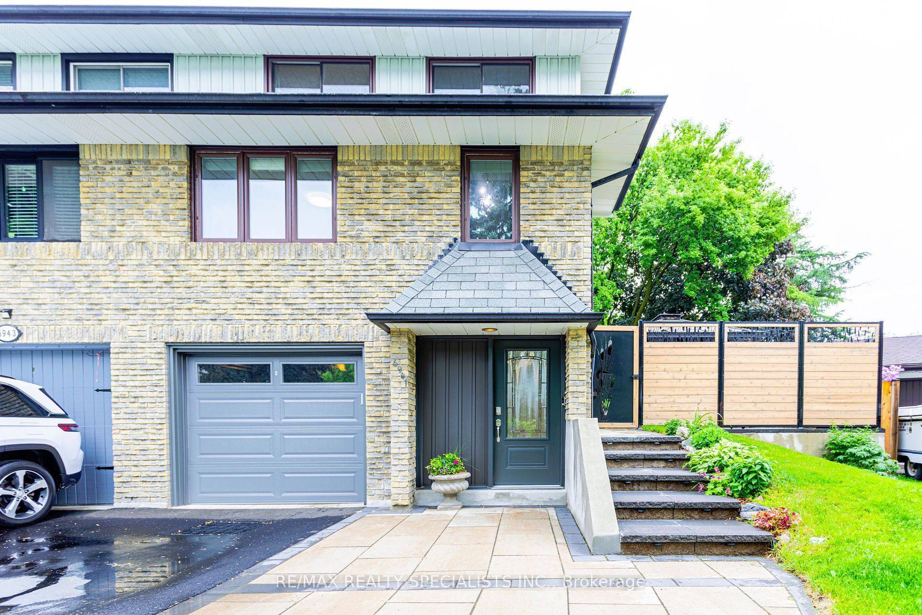 Mississauga, ON L5N 1M9,6941 Cherbourg GDNS