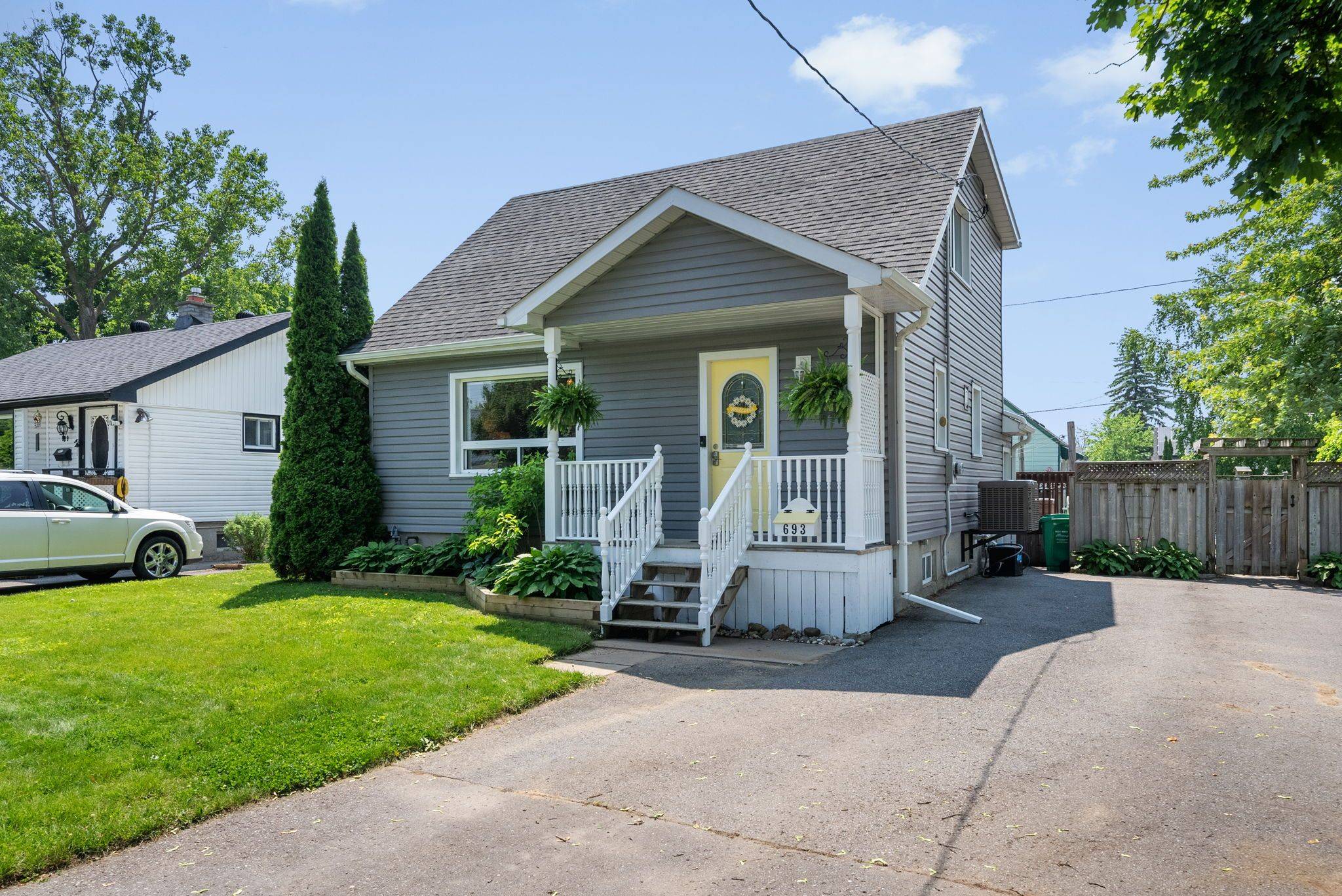693 Hawley ST, Peterborough South, ON K9J 4C7