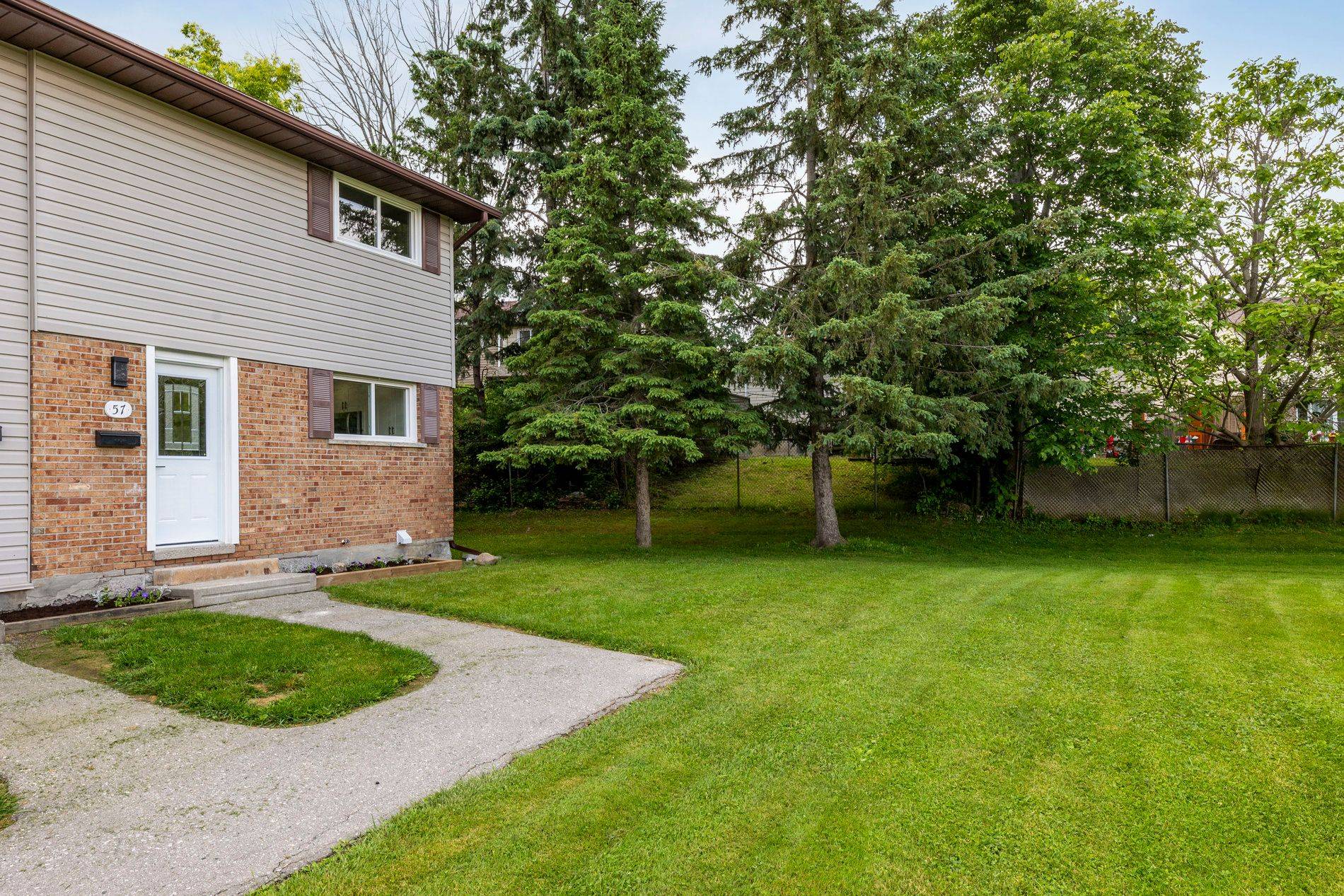 Peterborough South, ON K9J 7V7,996 Sydenham RD #57