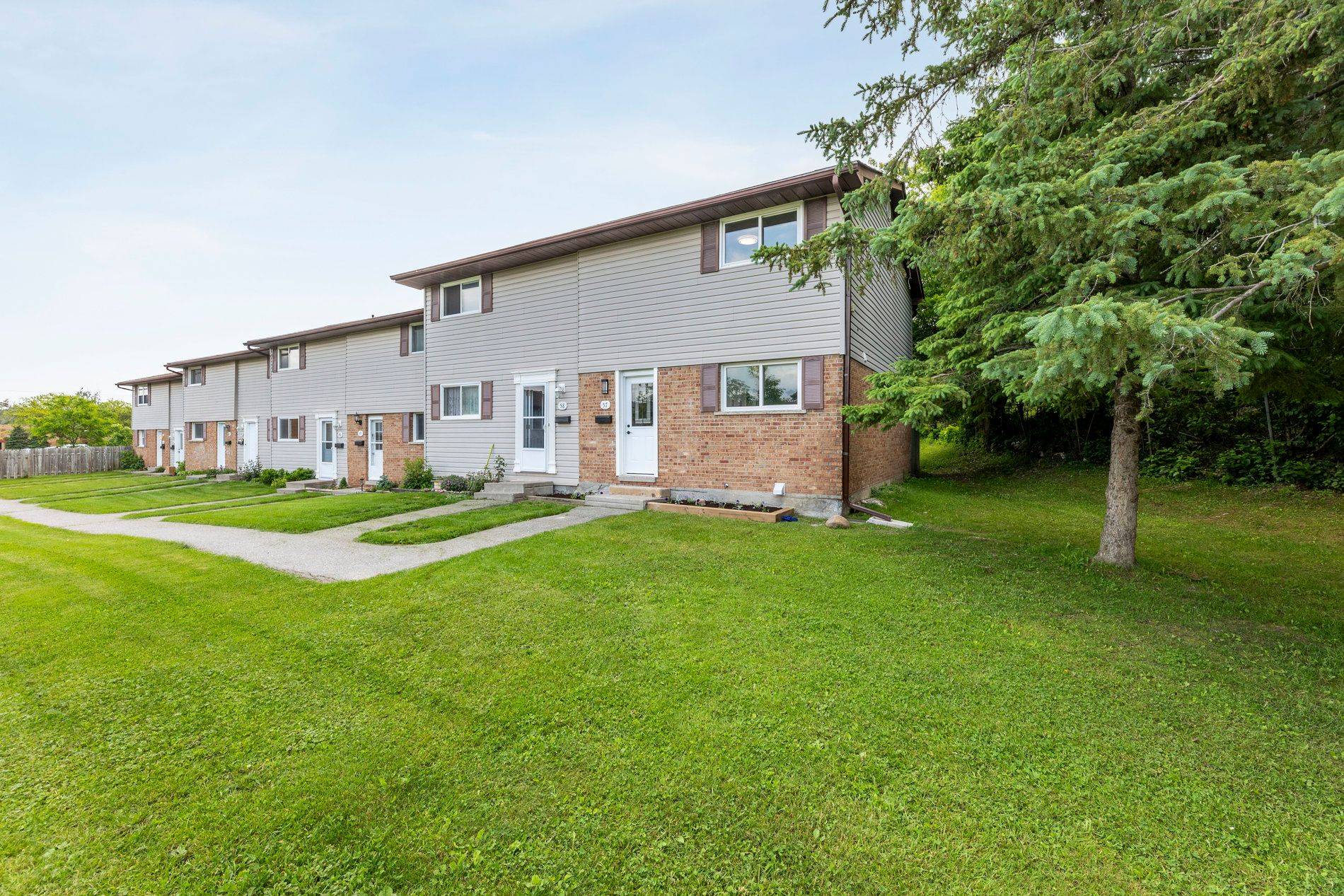 996 Sydenham RD #57, Peterborough South, ON K9J 7V7