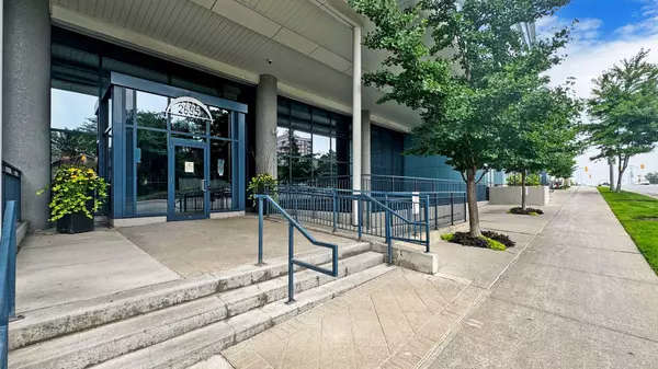 Toronto C15, ON M2K 0A3,2885 Bayview AVE #717