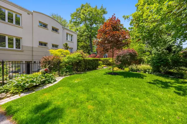 Toronto E02, ON M4E 1Y8,21 Benlamond AVE #4