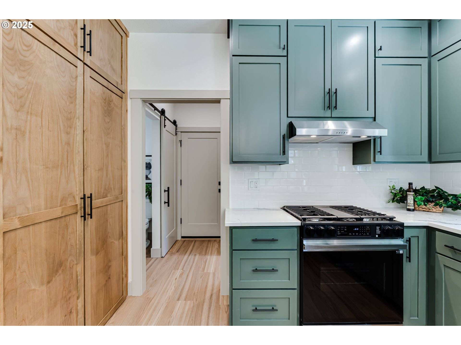 Eugene, OR 97404,2110 LABONA DR