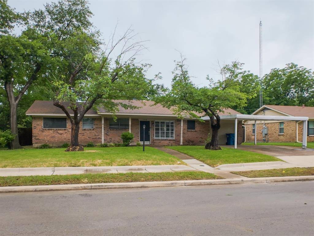 Kaufman, TX 75142,1418 Royal Drive