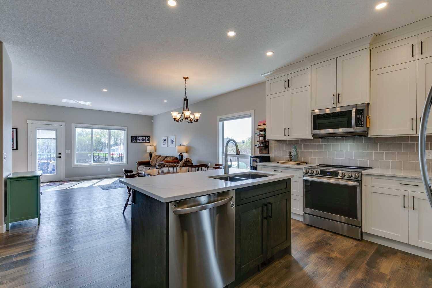 Diamond Valley, AB T0L 2A0,657 Anderson RD Northwest