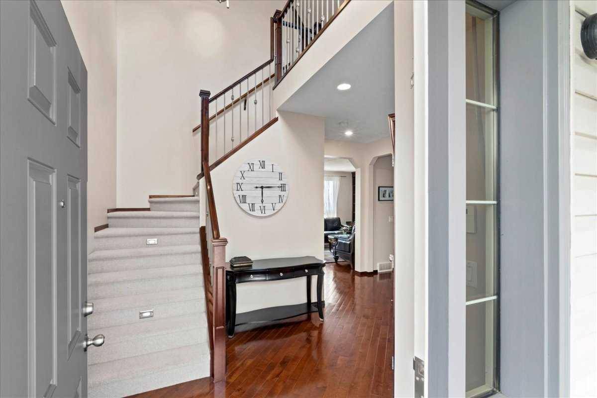 Calgary, AB T3M 0J7,122 Autumn CIR Southeast