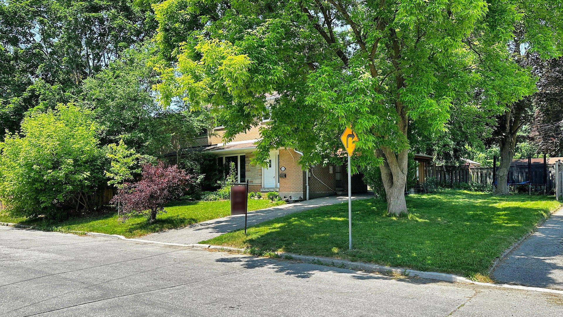 14 Logandale RD, Toronto C14, ON M2N 4H4