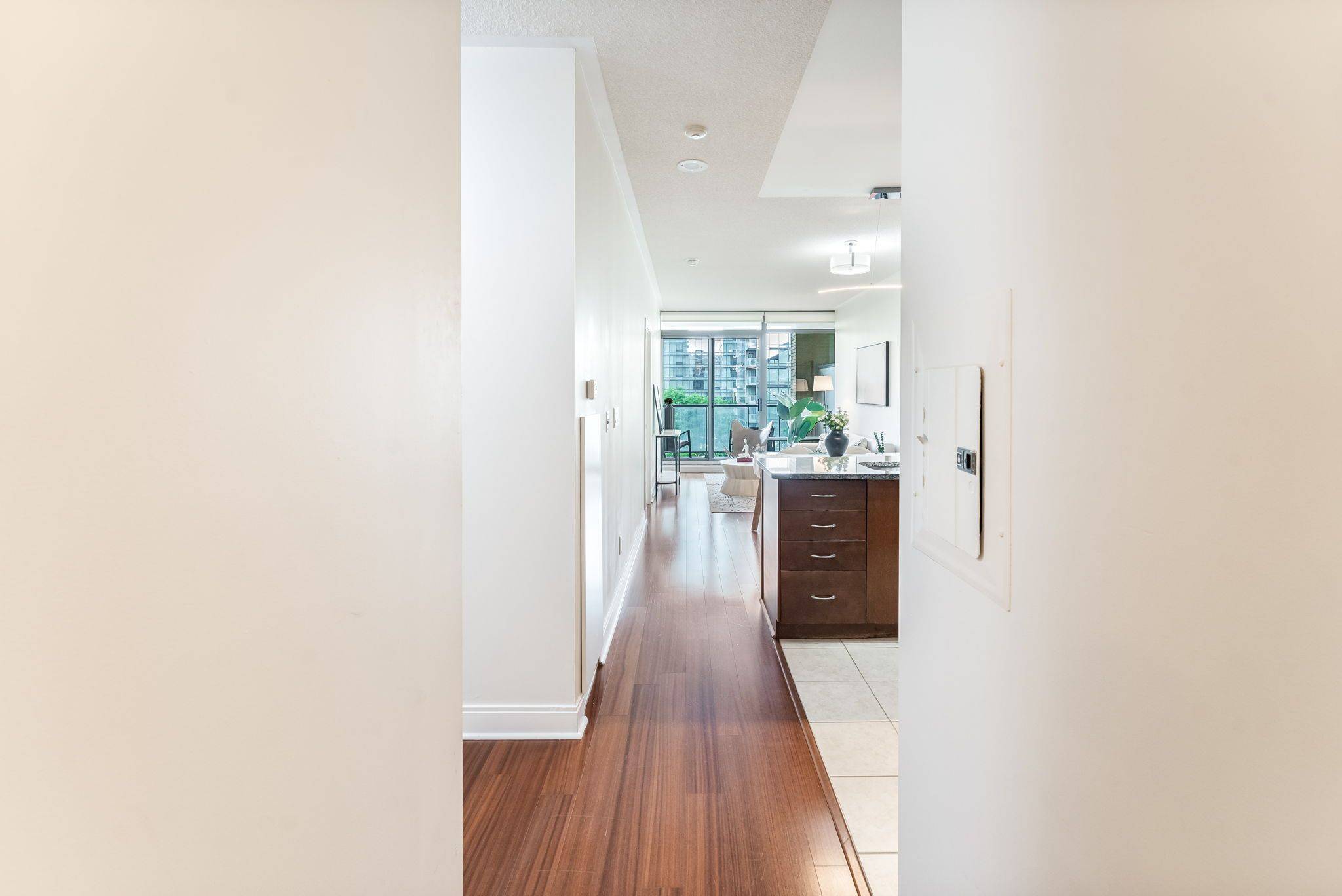 Toronto C02, ON M4W 3Y8,18 Yorkville AVE #508