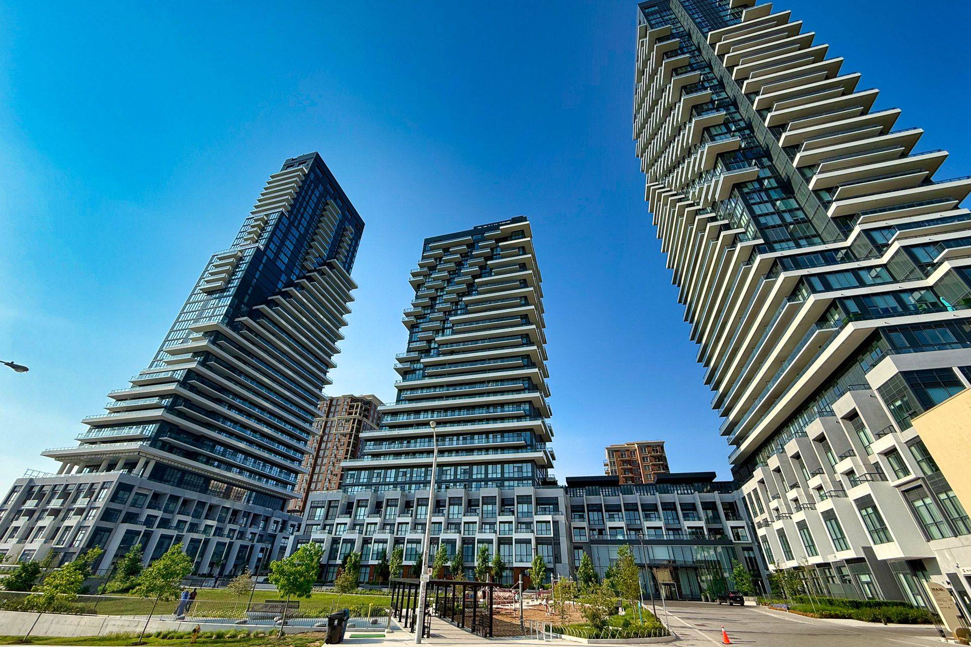 30 Inn On The Park DR #2801, Toronto C13, ON M3C 0P7
