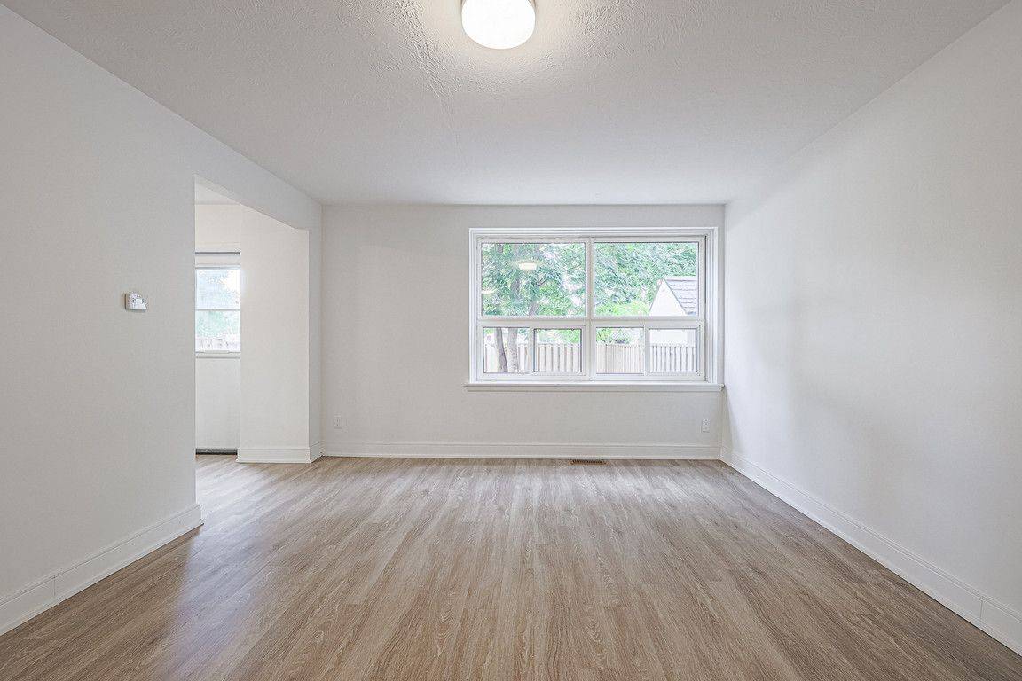 2055 Victoria PARK #12, Toronto E04, ON M1R 1V4