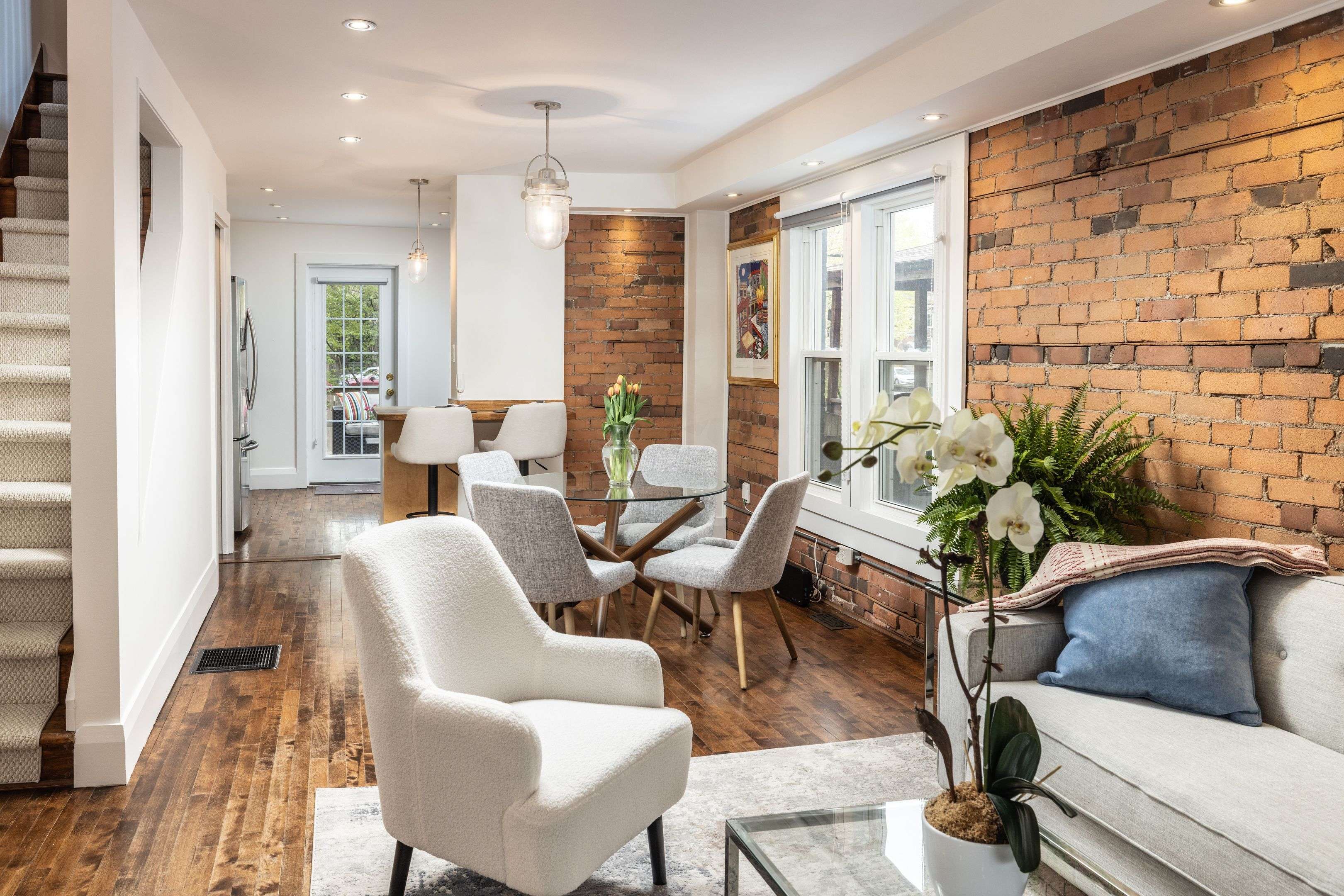 Toronto E01, ON M4L 2N5,24 Hiltz AVE