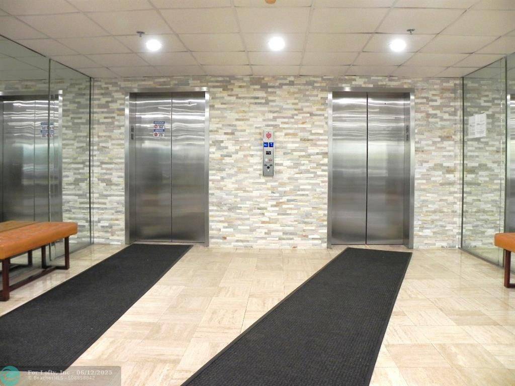 Hollywood, FL 33021,4001 Hillcrest Dr  #912