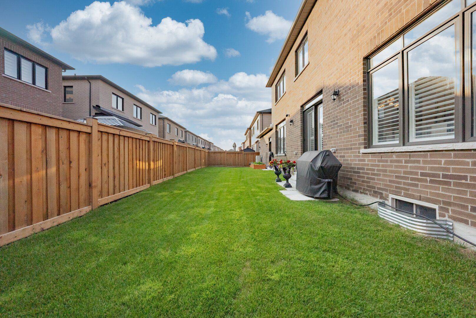 Whitchurch-stouffville, ON L4A 4X5,172 Steam Whistle DR