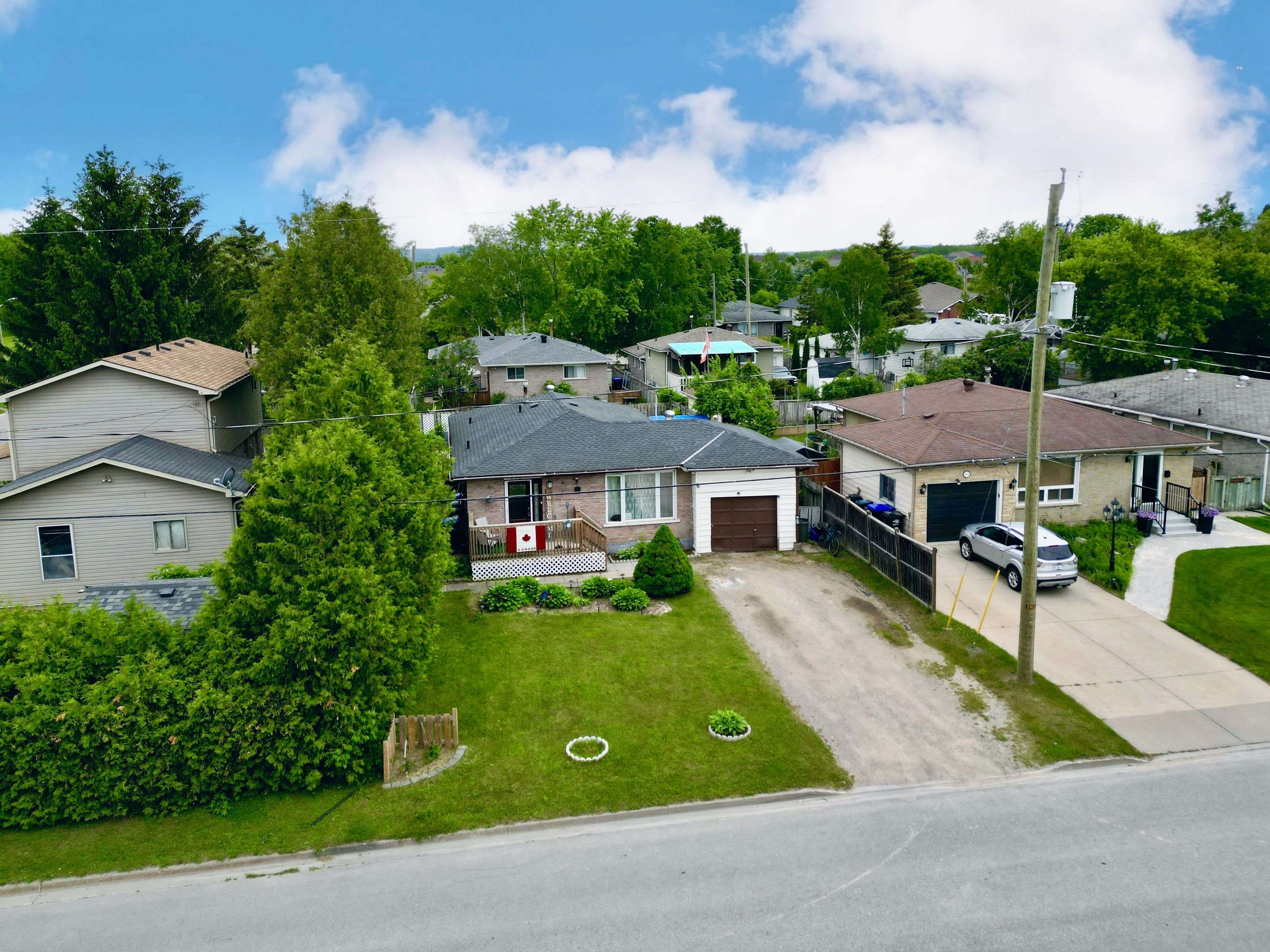 Clearview, ON L0M 1S0,232 East ST