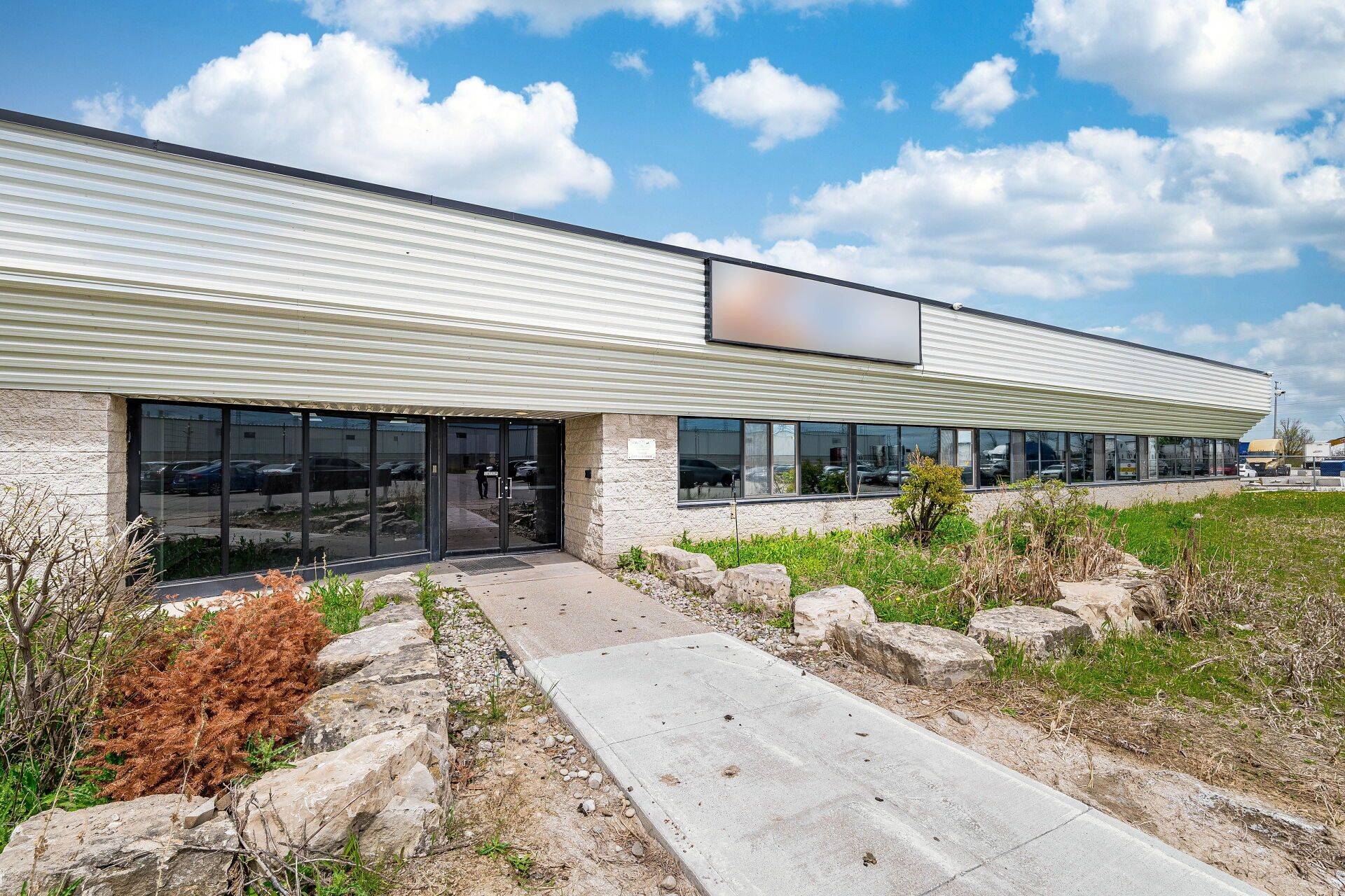 Oakville, ON L9T 5C4,8069 Lawson RD