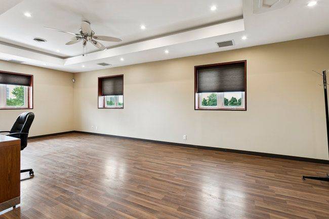 Mississauga, ON L5J 2M4,2100 South Sheridan WAY